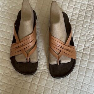 Women's Merrell Sandals Size 8 Tan